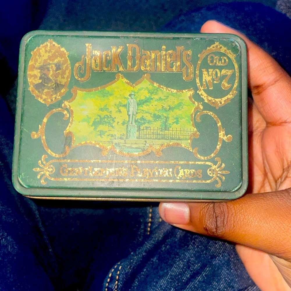 I’m selling this because I saw this in my draw
